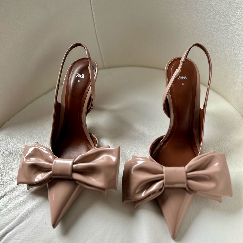 Zara NWOT Bow Heels